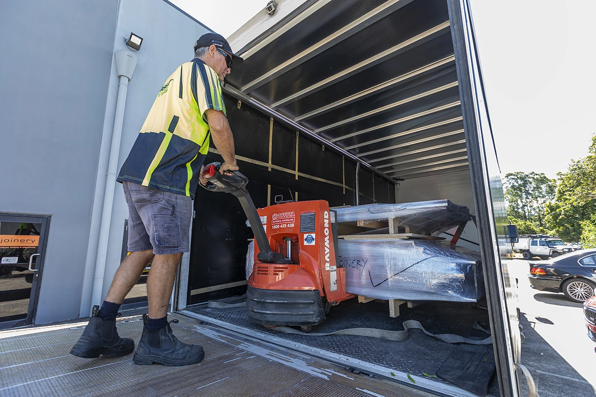 Ute delivery with pallet jack